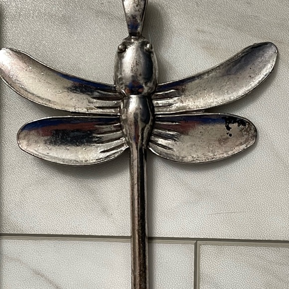 Metal dragonfly pendant. - Picture 8 of 15